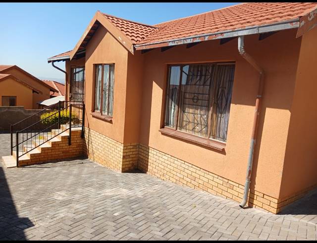3 BEDROOM HOUSE FOR SALE IN TLHABANE WEST